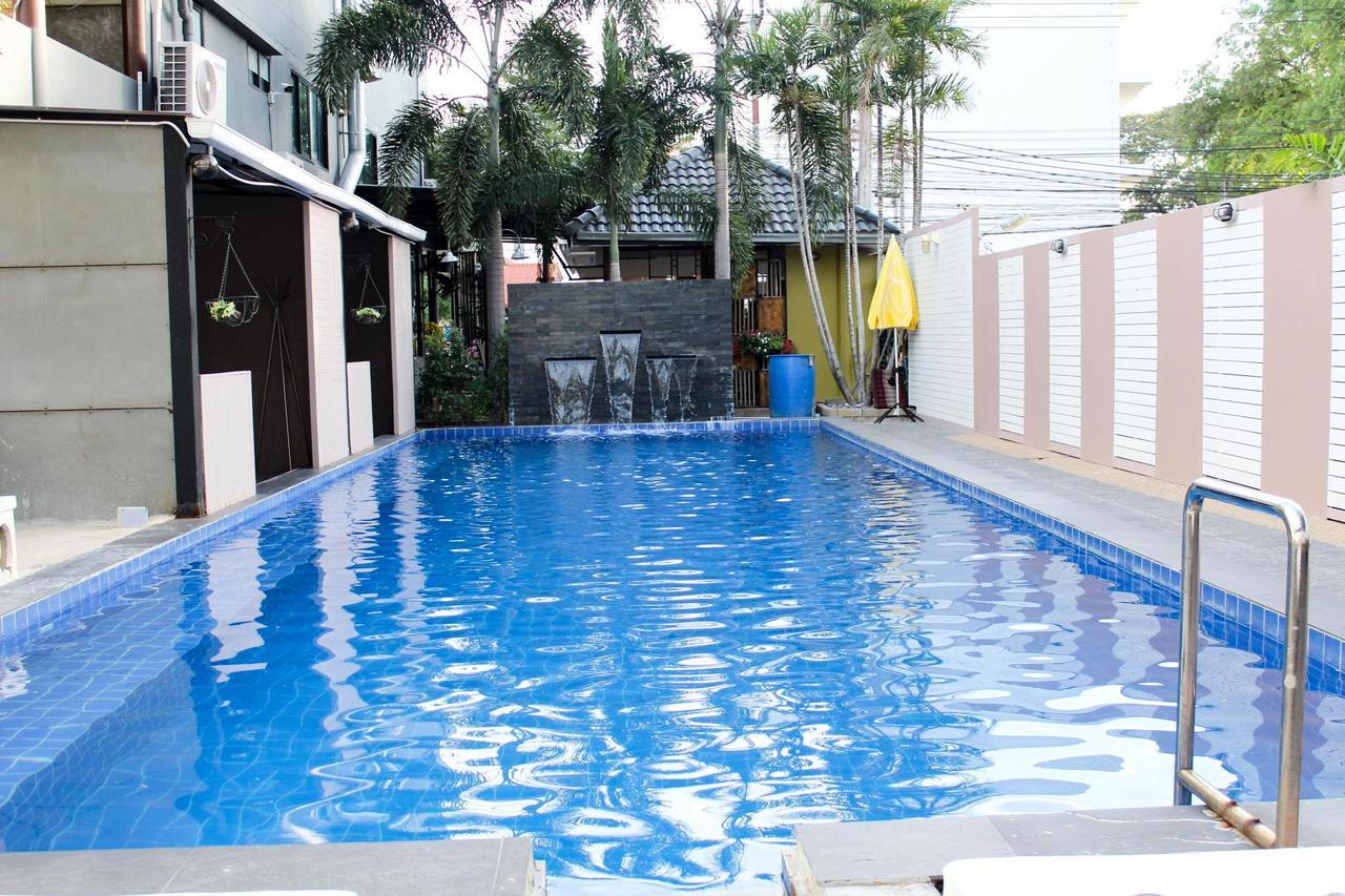 Royal Nine Hotell Kanchanaburi City Exteriör bild