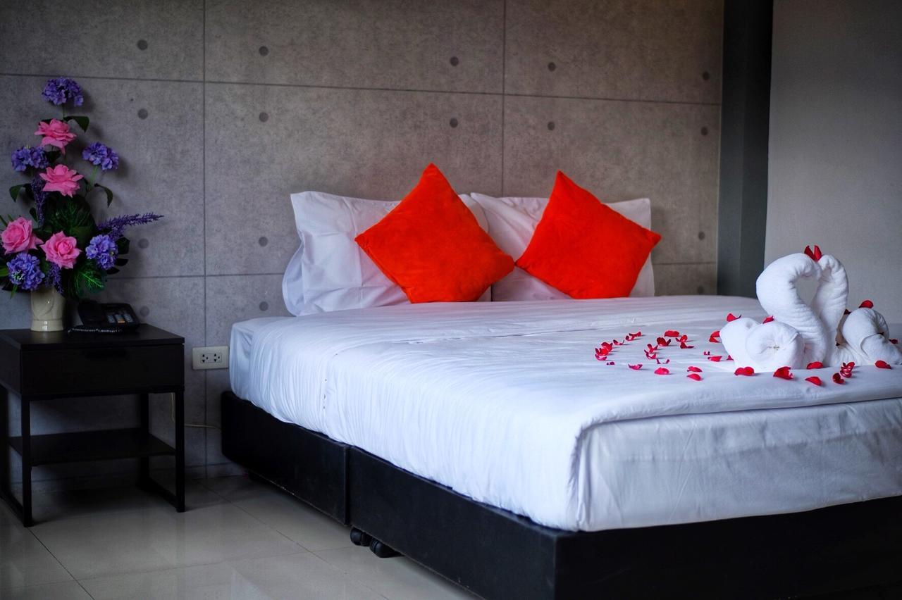 Royal Nine Hotell Kanchanaburi City Exteriör bild