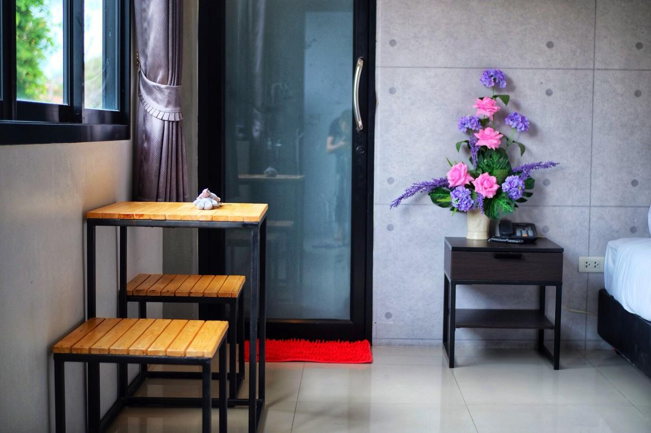 Royal Nine Hotell Kanchanaburi City Exteriör bild