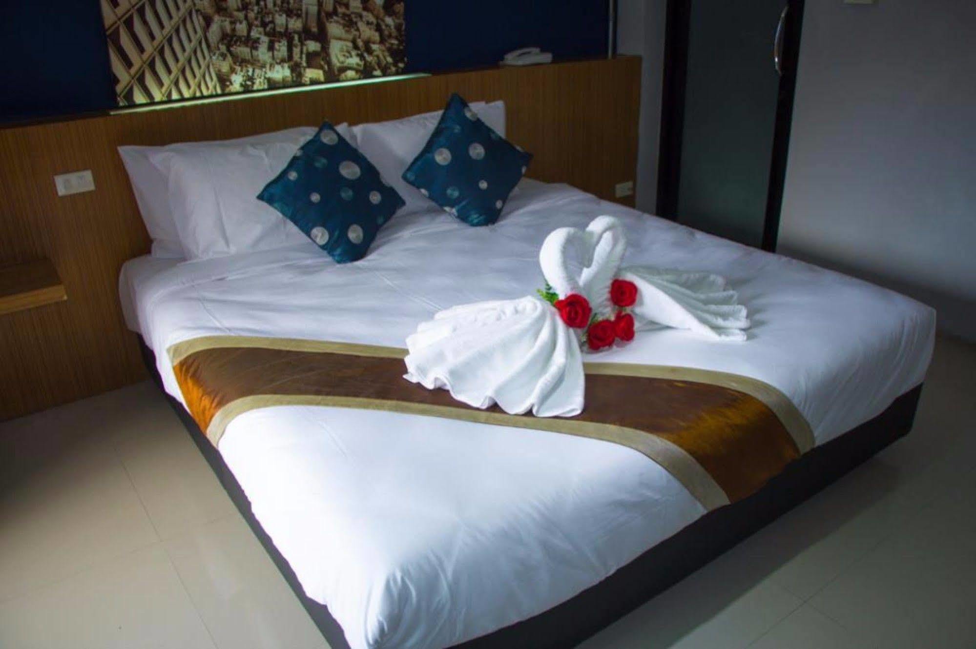 Royal Nine Hotell Kanchanaburi City Exteriör bild